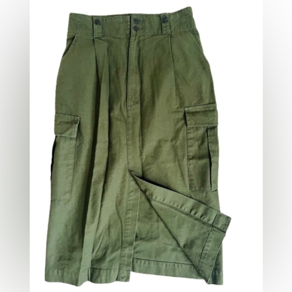 My Fav Military Green Utility Cargo Uniform Skirt
International Brand
Size 38 /6